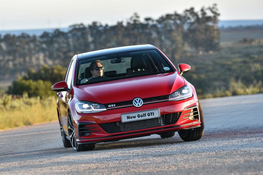  Volkswagen Golf GTI 5-Door 2017 года  (ZA) (фото 4 из 18)
